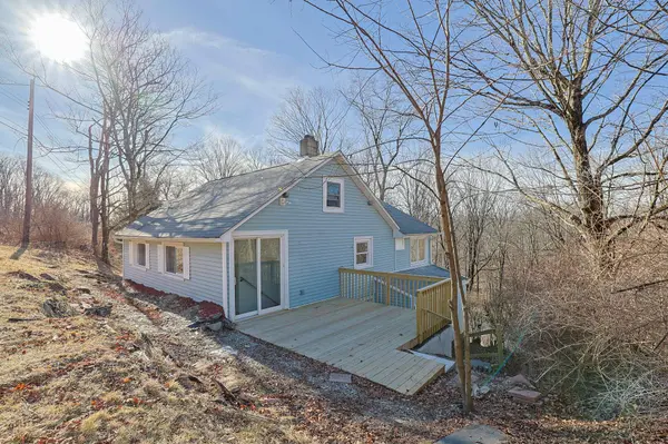 41 Storybook LN, Pleasant Valley, NY 12569