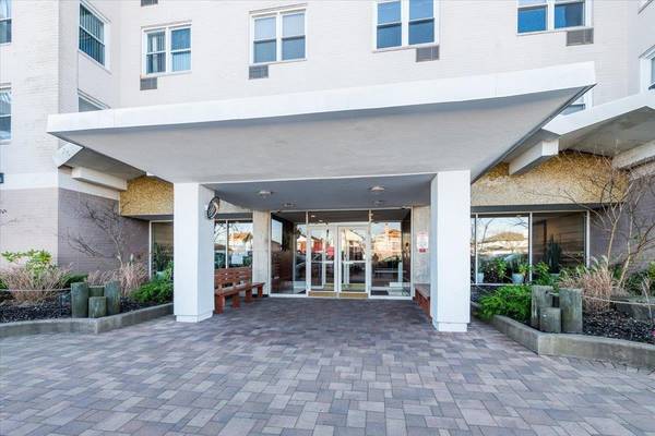 522 Shore #3H, Long Beach, NY 11561-4559