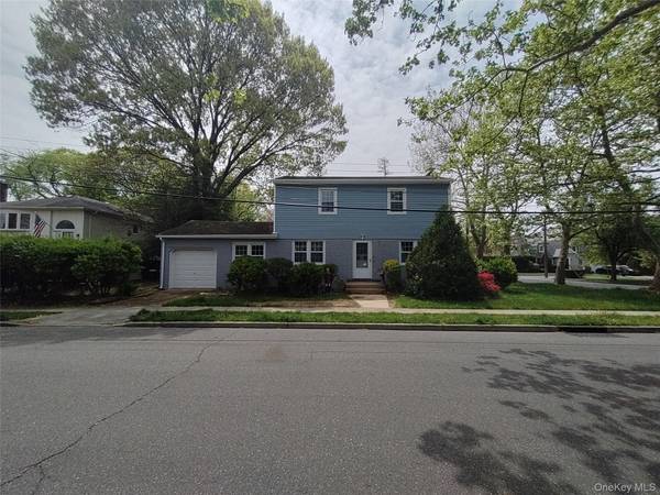 53 Maple ST, Malverne, NY 11565