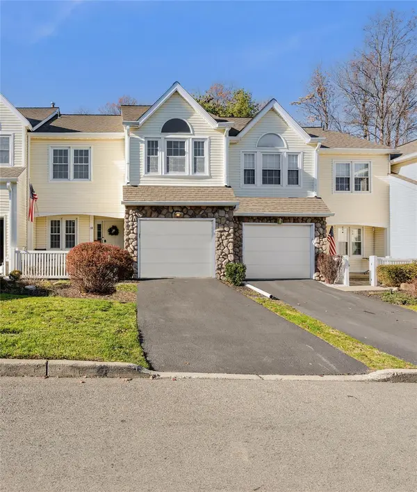 18 Spruce Ridge DR, Fishkill, NY 12524