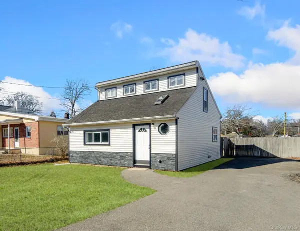 67 Lombardy DR, Shirley, NY 11967