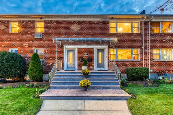 13416 Garrett ST, Jamaica, NY 11434