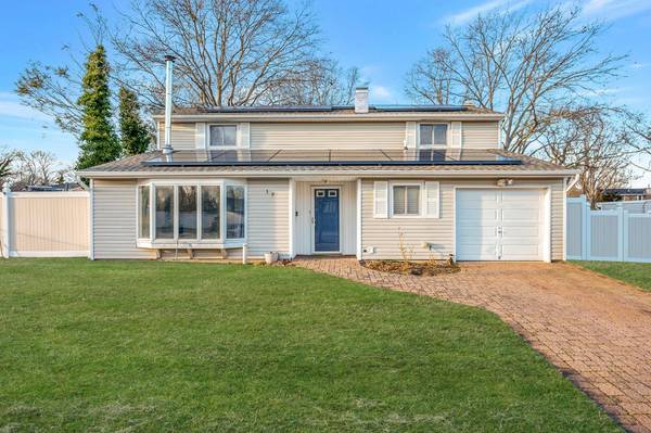 17 Corvette RD, Selden, NY 11784