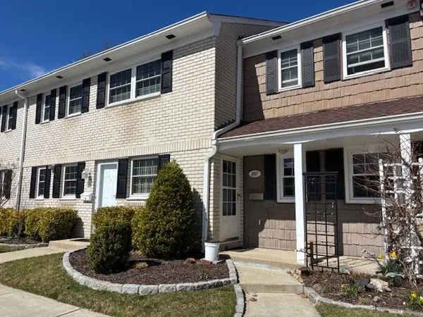 257 Village DR #257, Hauppauge, NY 11788