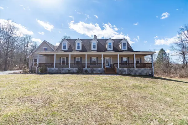4 Shea Knolls CT, Campbell Hall, NY 10916