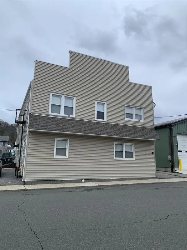 42 5th 5th AVE, Hillburn, NY 10931