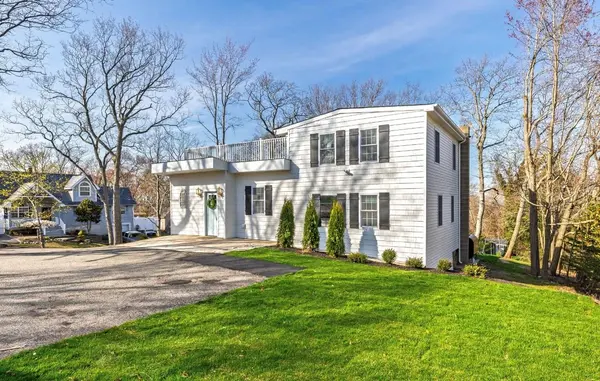 94 Dawn RD, Rocky Point, NY 11778