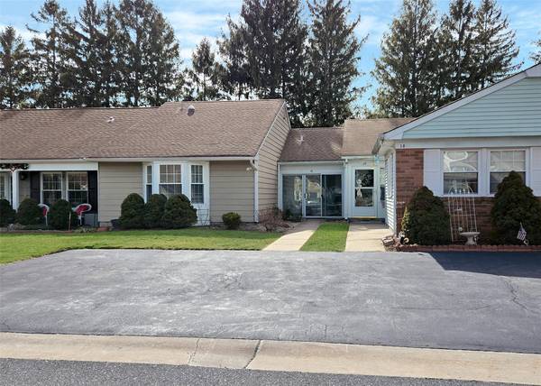 16 Hearthside DR, Mount Sinai, NY 11766