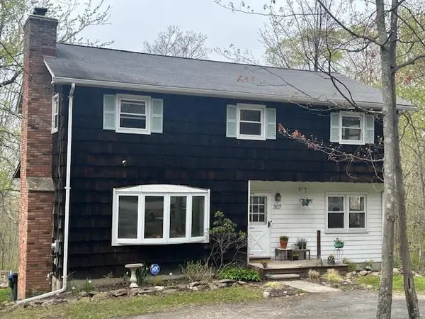 307 Greeves RD, New Hampton, NY 10958