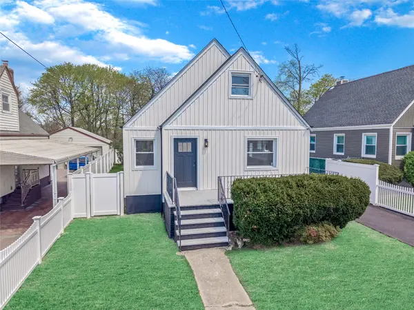 33-20 Mott Ave,  Bayswater,  NY 11691