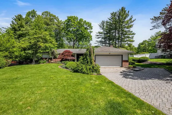 8 Beaumont DR, New City, NY 10956