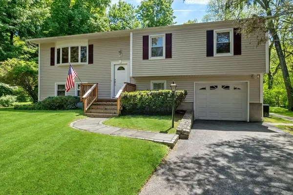 14 Abraham Gunn Memorial DR, Cortlandt Manor, NY 10567