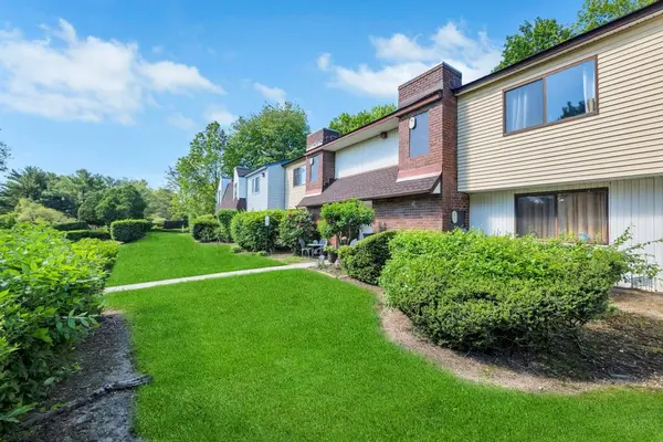 237 Pointe Circle North #237, Coram, NY 11772