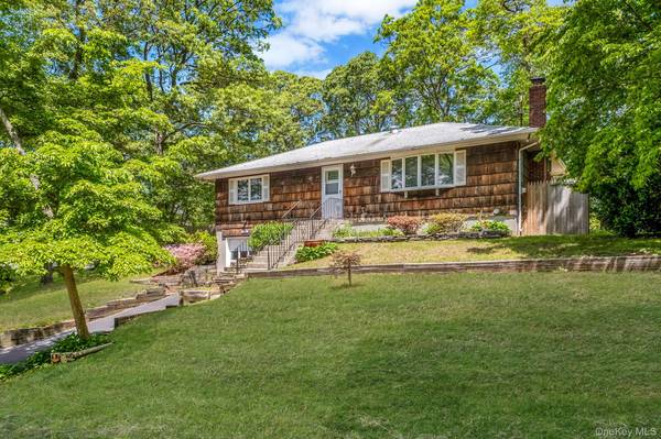 29 Patchogue RD, Sound Beach, NY 11789