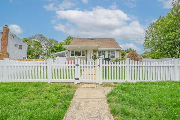 37 E Locust ST, Central Islip, NY 11722