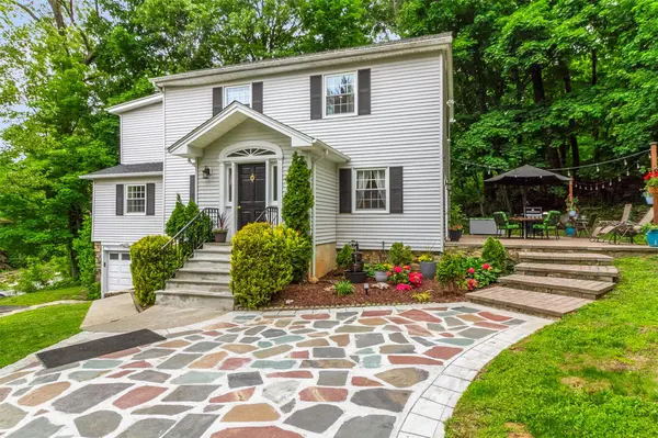 93 W Lake BLVD, Mahopac, NY 10541