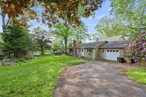 1122 Lake View RD, Copake, NY 12516