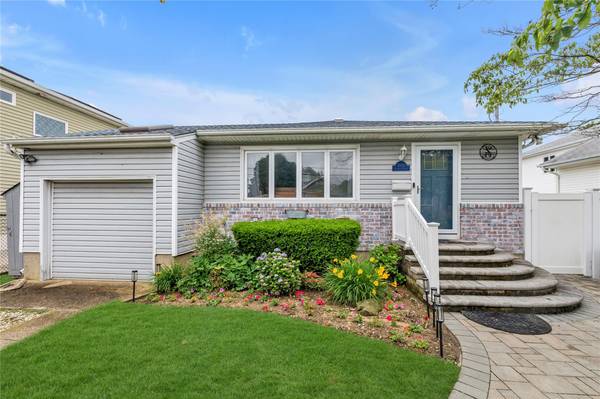 2680 Orchard ST, North Bellmore, NY 11710