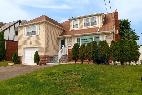 25 Ocean AVE, Malverne, NY 11565