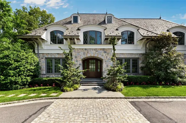 22 Terrace CT, Old Westbury, NY 11568