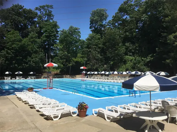 2 Sadore LN #5D, Yonkers, NY 10710