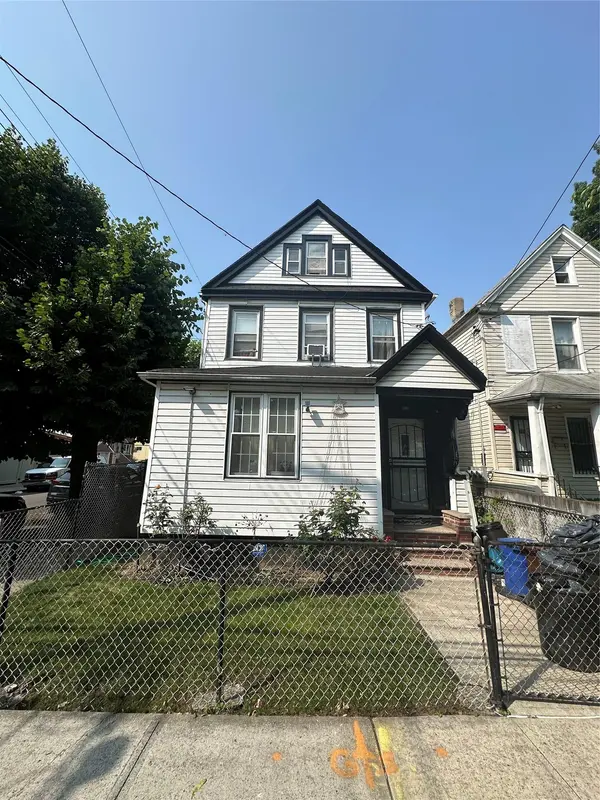 10650 Waltham ST, Jamaica, NY 11435