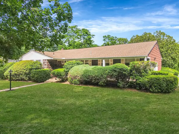 80 Derby AVE, Greenlawn, NY 11740