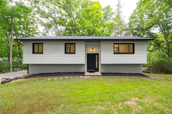 33 Stirrup LN, Pleasant Valley, NY 12569