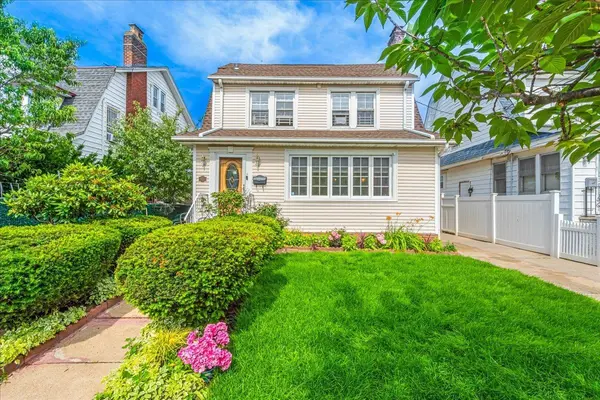8421 169th ST, Jamaica Hills, NY 11432
