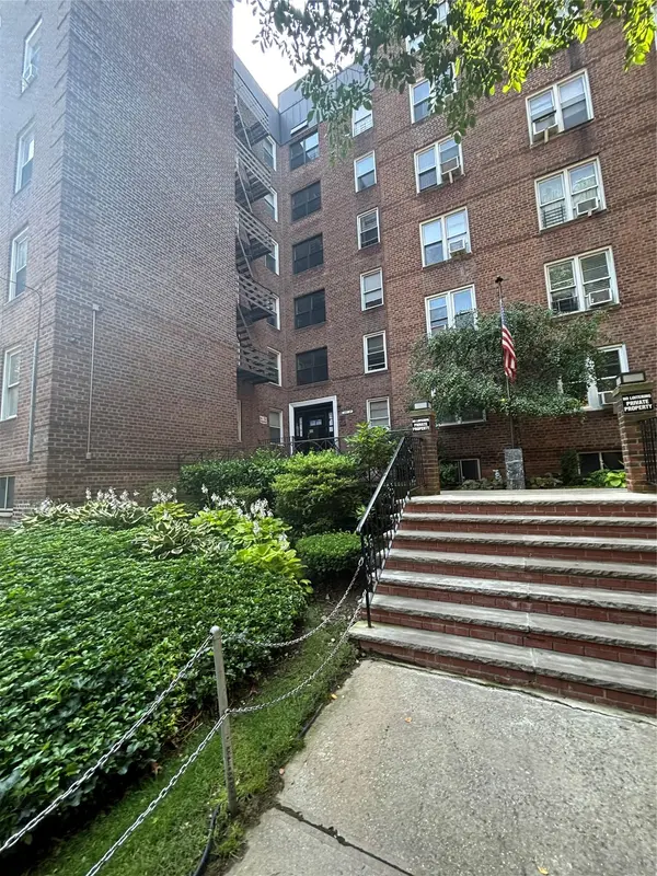 120-12 85th AVE #3A, Kew Gardens, NY 11415