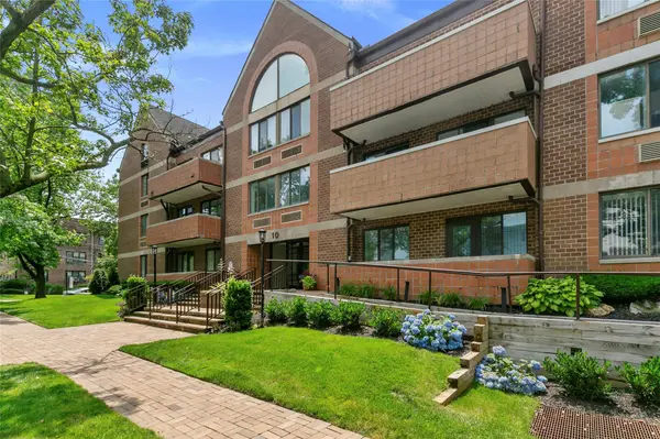 10 canterbury RD #apt 2g, Great Neck, NY 11021