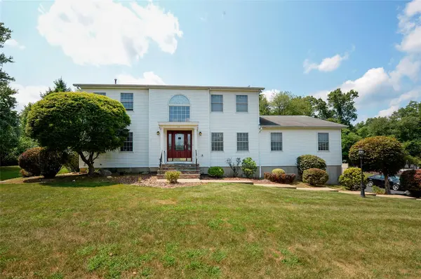 47 Red Schoolhouse RD, Chestnut Ridge, NY 10977