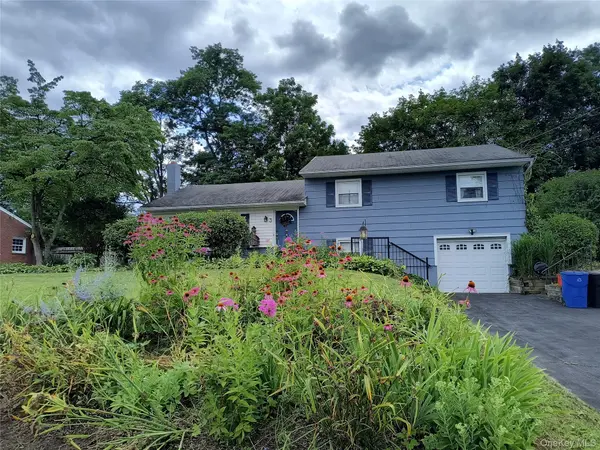 3 Saint Anne DR, New Windsor, NY 12553