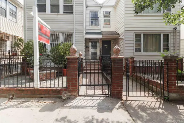 37-35 93rd ST, Jackson Heights, NY 11372