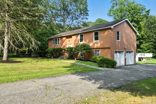 64 Dahlia DR, Mahopac, NY 10541
