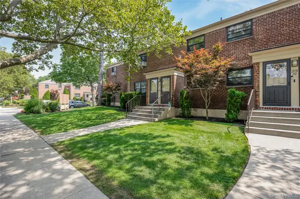 218-10 73rd AVE #2, Bayside, NY 11364