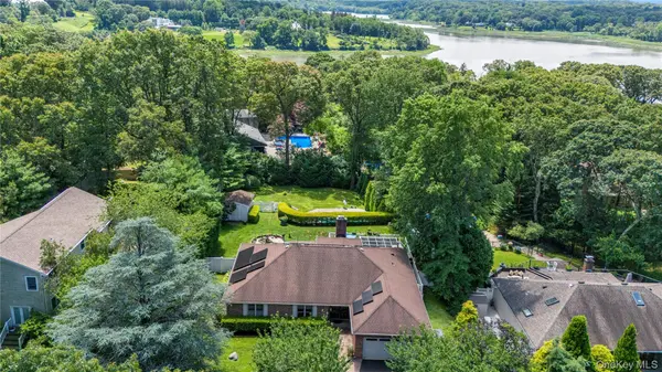 17 Melody, Bayville, NY 11709