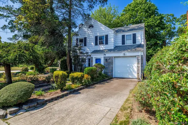 3 Maple DR, Roosevelt, NY 11575