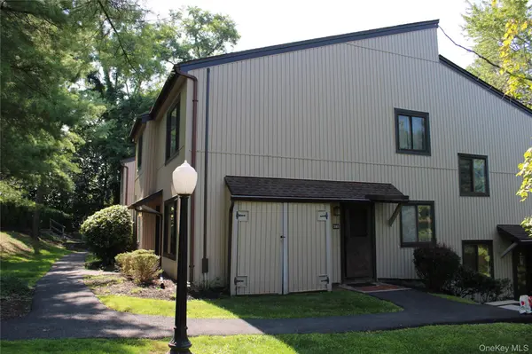 3303 Pine Cone CT, Poughkeepsie, NY 12603