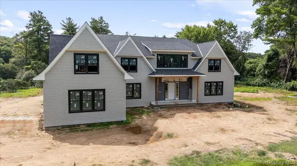 320 Circle RD, Muttontown, NY 11791