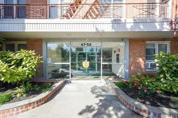 67-50 Thornton PL #4U, Forest Hills, NY 11375