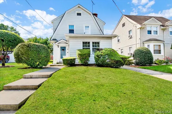 62 Dover LN, Yonkers, NY 10710