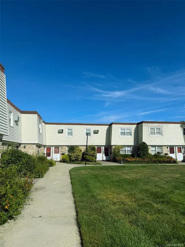 15 Harrison AVE #15B, Amityville, NY 11701