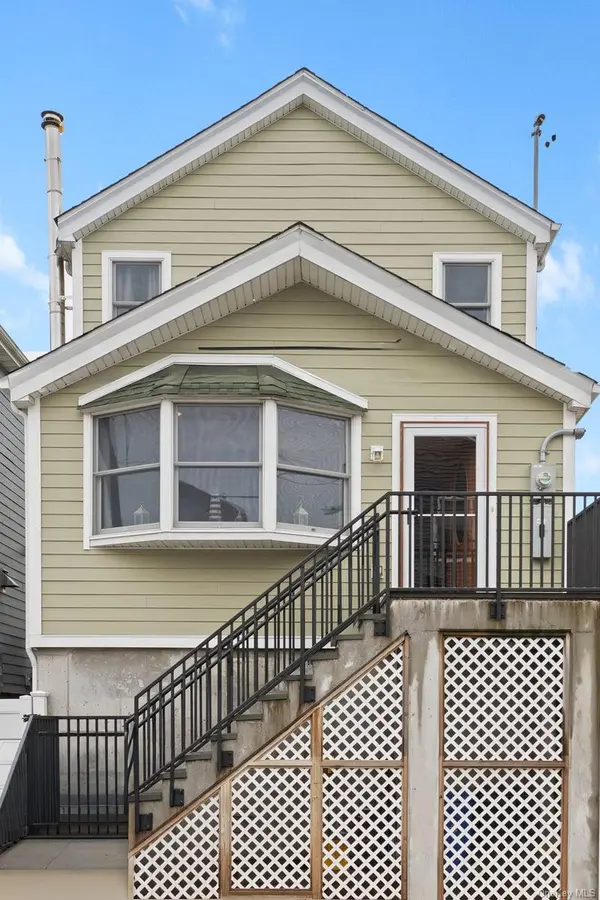 118 6th RD, Broad Channel, NY 11693