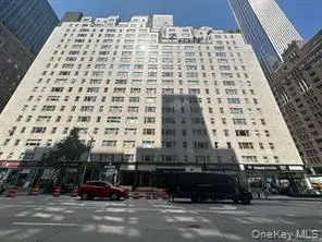 100 West 57th Street #2G,  New York (manhattan),  NY 10019