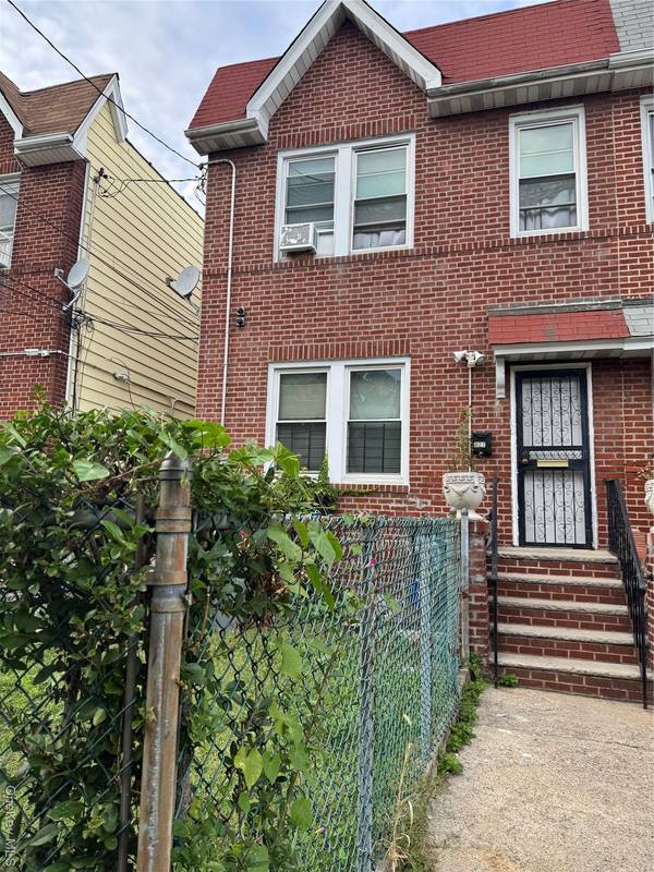 927 E 219th ST, Bronx, NY 10469