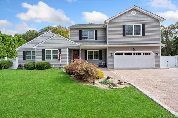 27 Evelyn CT, Manorville, NY 11949