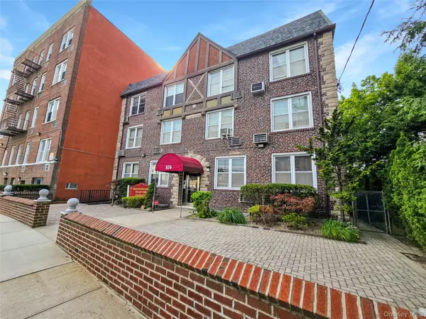 874 W Broadway #3C, Woodmere, NY 11598