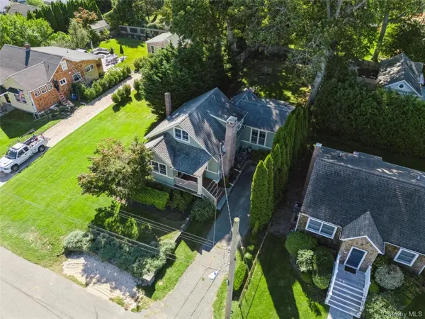 240 Wicks RD, New Suffolk, NY 11956