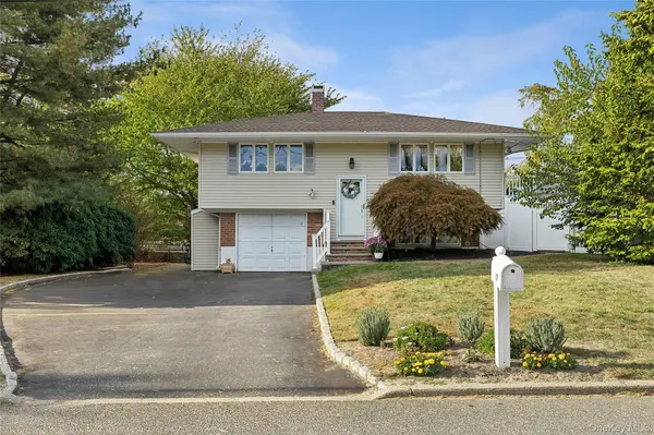 19 Partridge LN, East Setauket, NY 11733